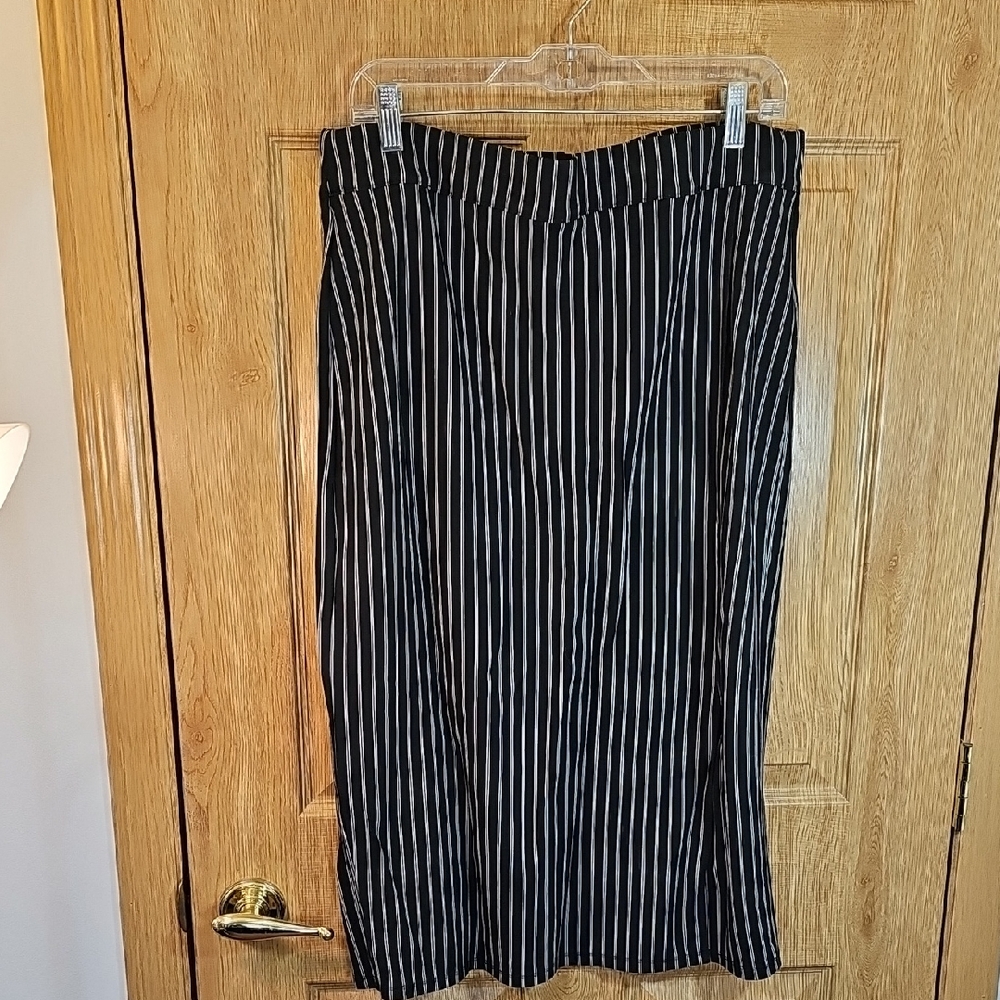 Liz Claiborne Black and White Striped Pencil Skirt